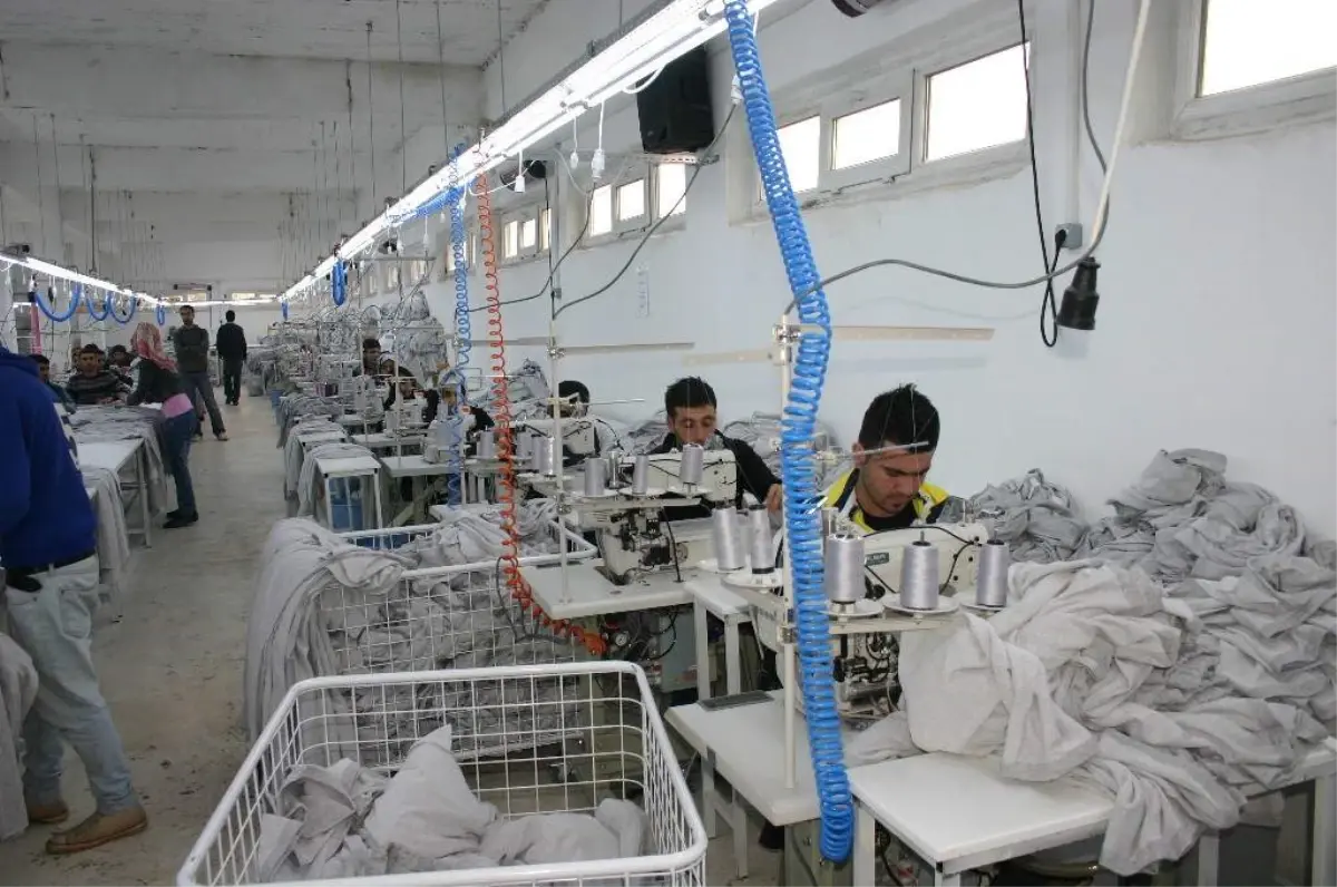 Siirt Belediye Başkanı Sadak, Yeni Açılan Tekstil Fabrikasını Ziyaret Etti