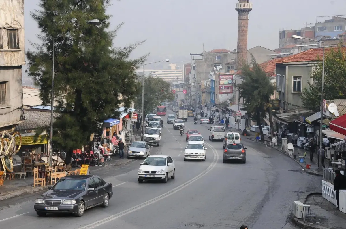 Sıra İkiçeşmelik Caddesi\'nde