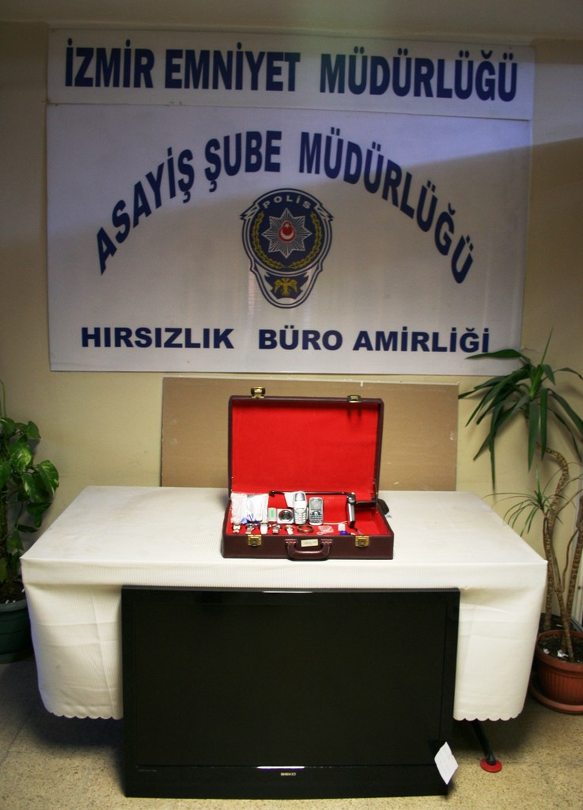 Suçüstü Yakalanan Hırsızlar Tutuklandı