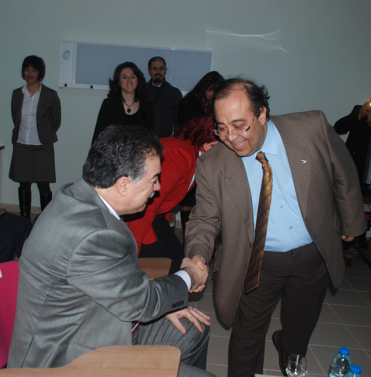 Toplantıya Geç Kalana Yemek Cezası