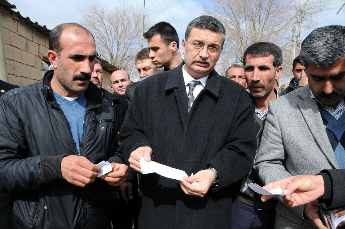 Vali Güvenç, Köylerde
