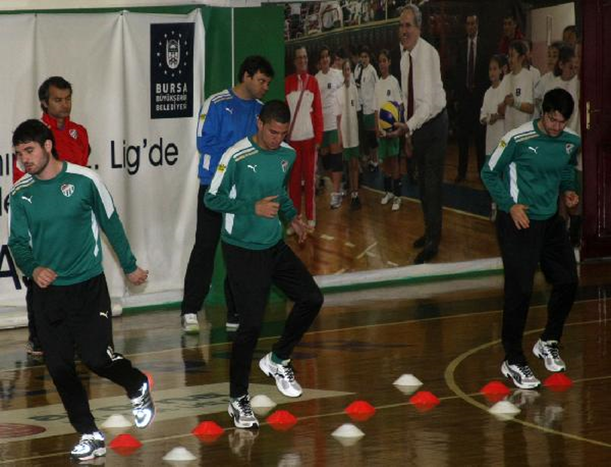 Yoğun Yağış Bursaspor\'da İdmanı Salona Aldırdı