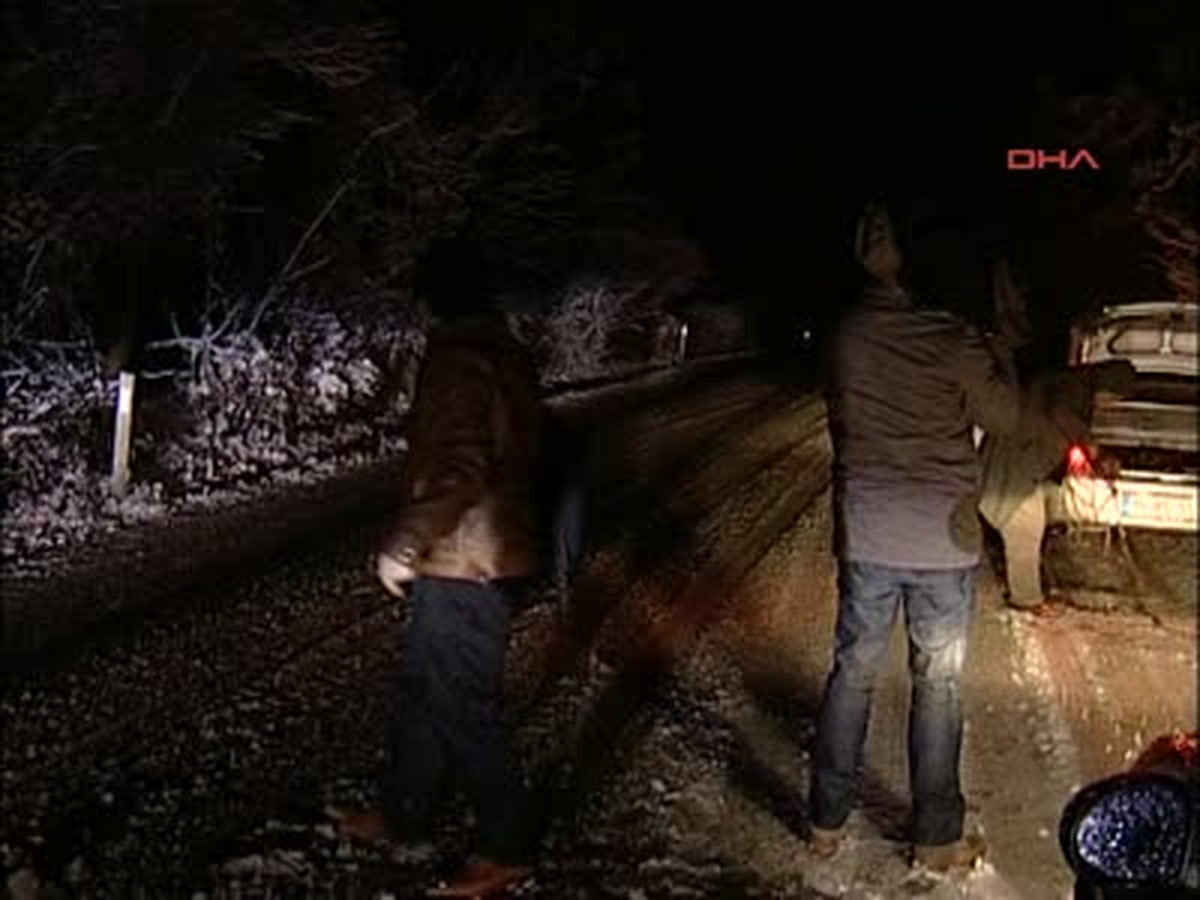 Kar, Ünlü Türkücüyü Yolda Bıraktı