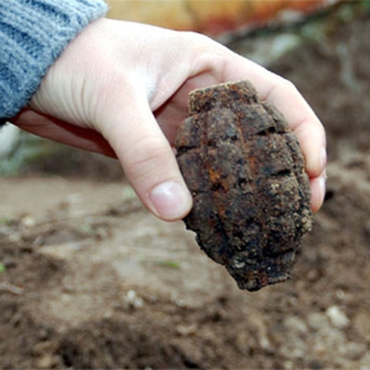Askerlik Şubesine El Bombası Atıldı