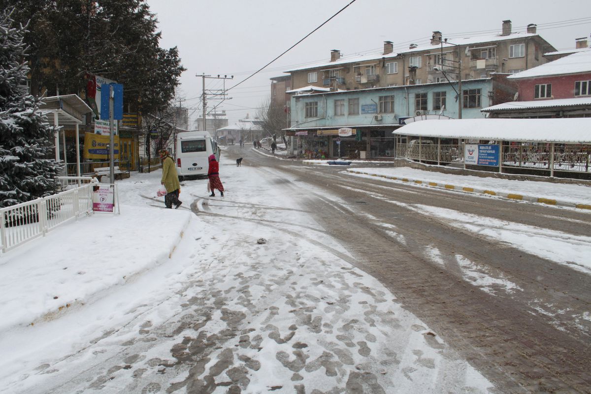 Balıkesir\'de Kar Yağışı