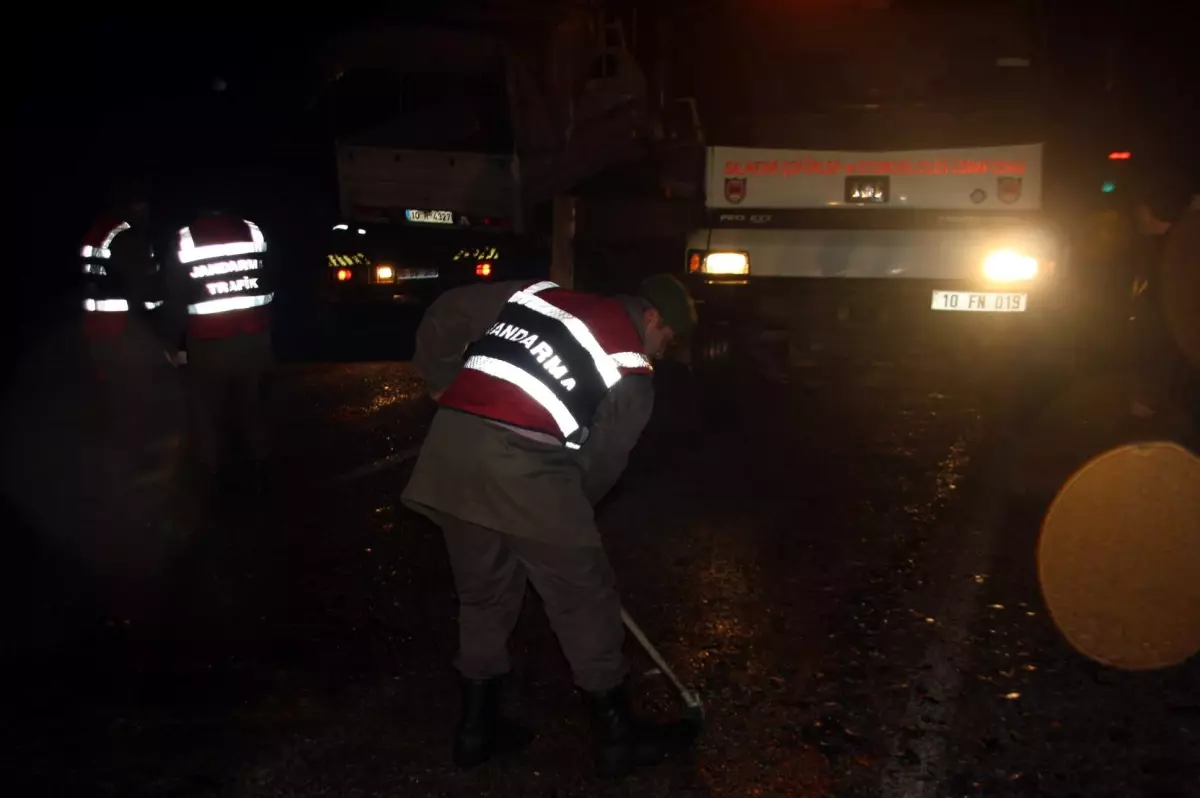 Balıkesir'de Trafik Kazası: 15 Yaralı