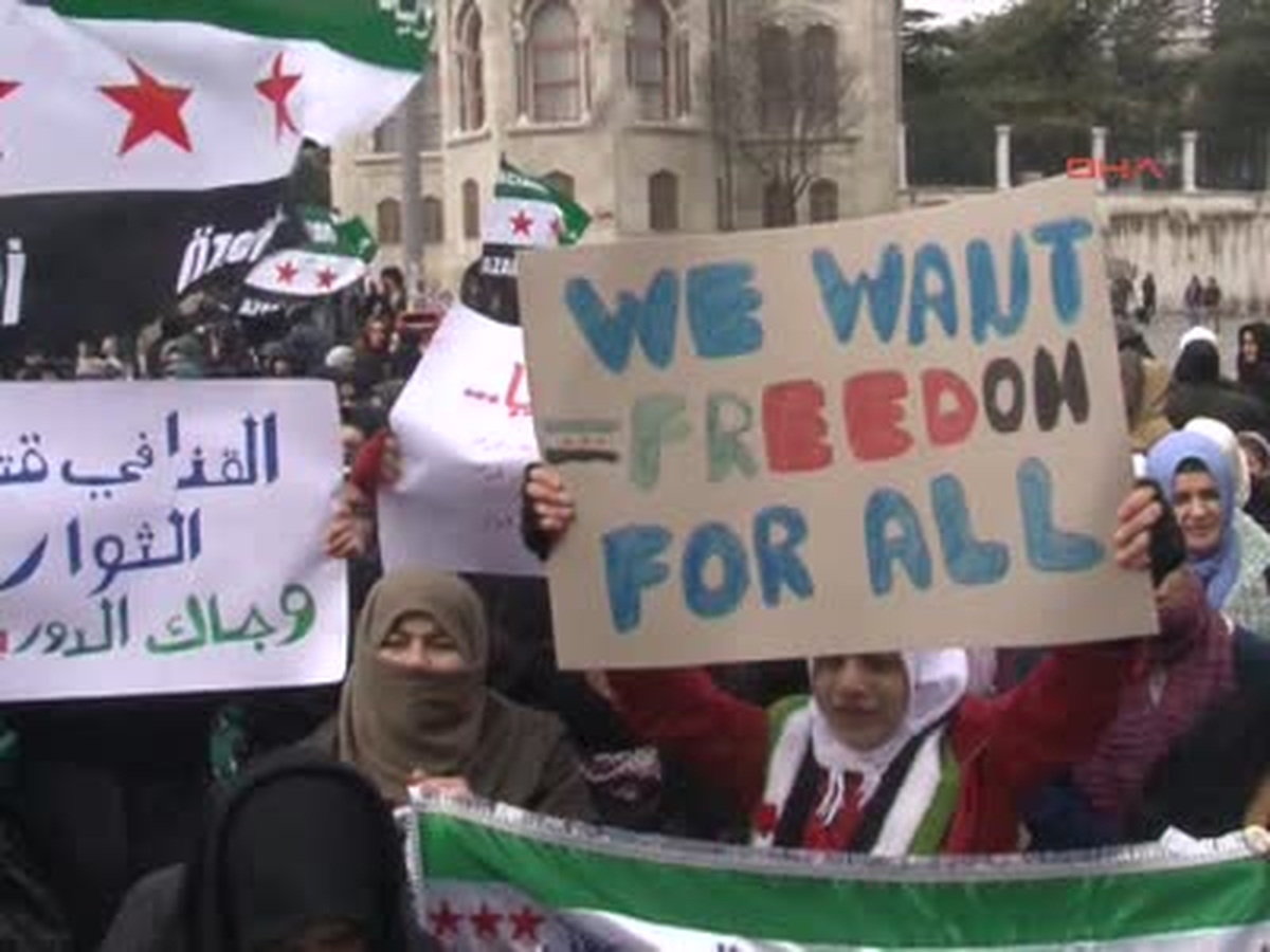 Beyazıt Meydanı\'nda Esad Protestosu