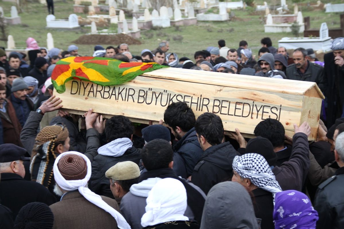 Bingöl\'de Ölü Ele Geçirilen 3 PKK\'lı Defnedildi