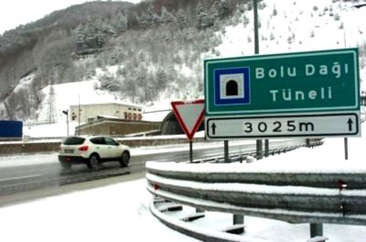 Bolu Dağı\'nda Yoğun Sis ve Kar Yağışı