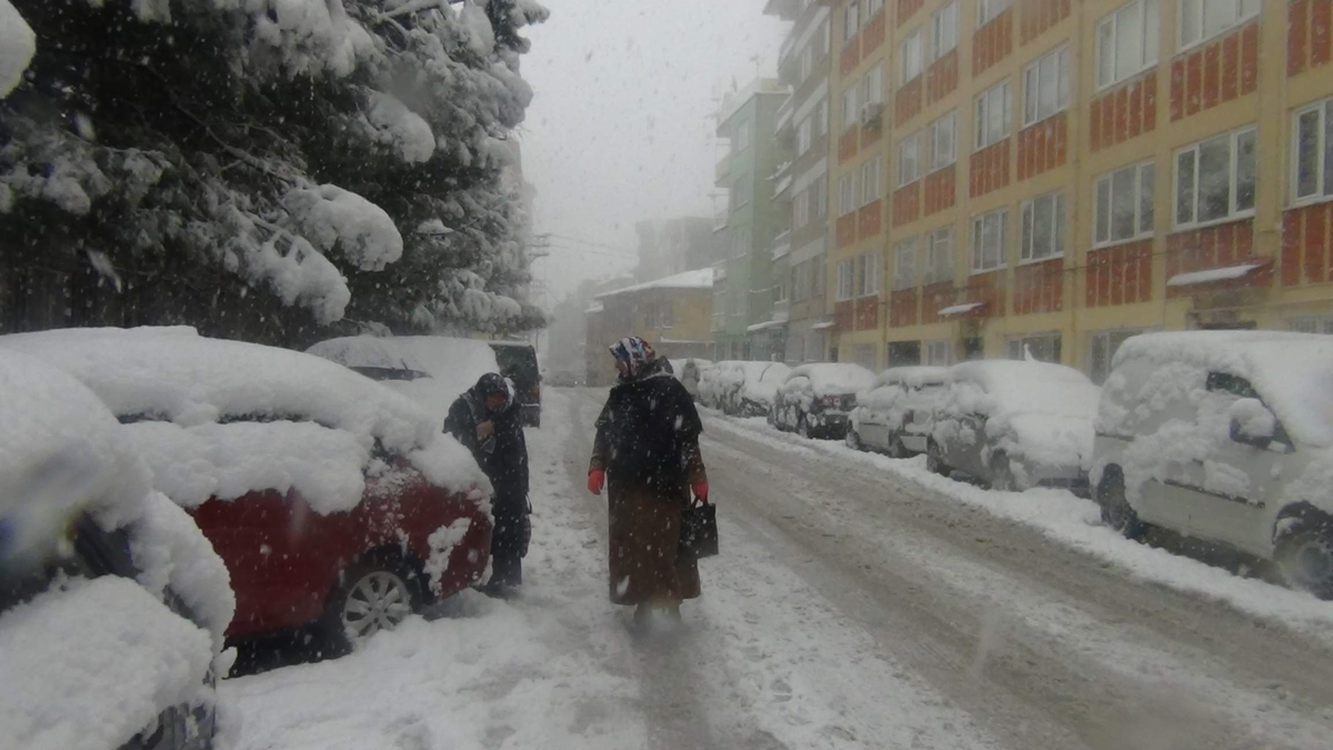 Bursa Beyazlara Büründü, Şehir Merkezinde 25 Santimetre Kar Var