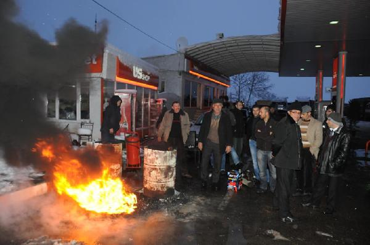 Bursa\'da 80 Köy Yolu Kardan Kapandı, 3 İlçede Okullar Tatil Edildi (4)
