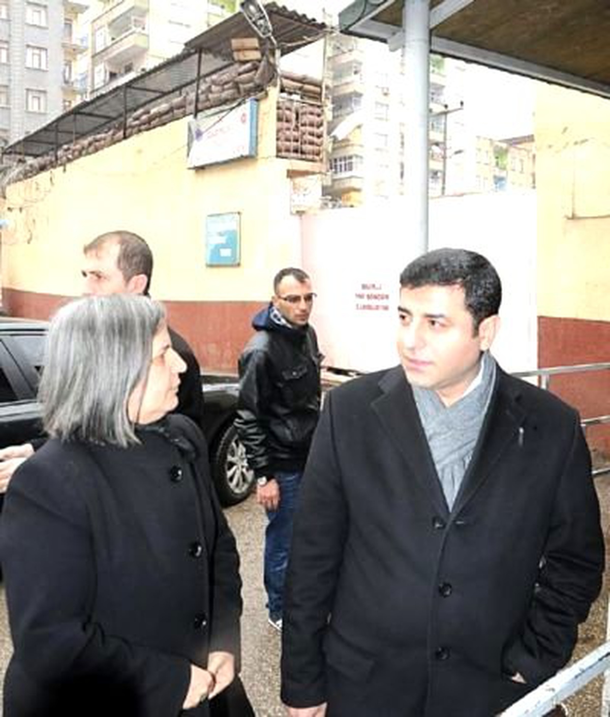 Demirtaş: İki Vekil Arkadaşımız Bedenini Ölüme Yatırdı