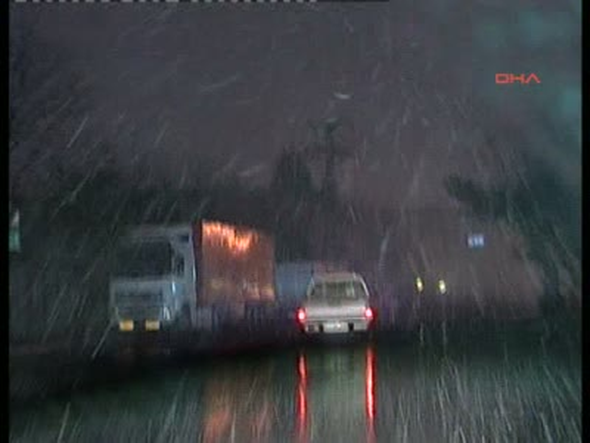 İstanbul\'da Kar Yağışı Başladı