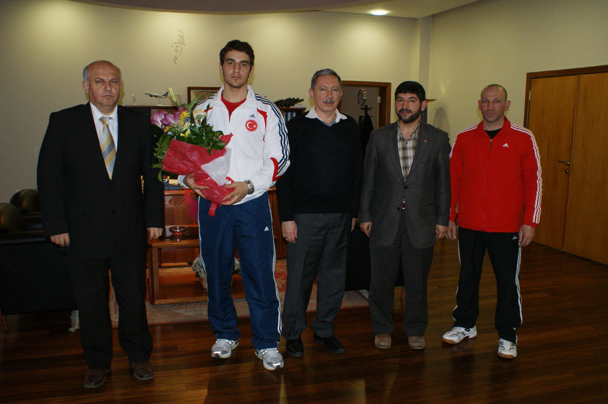 Elektriksporlu Boks Yıldızına Bronz Madalya