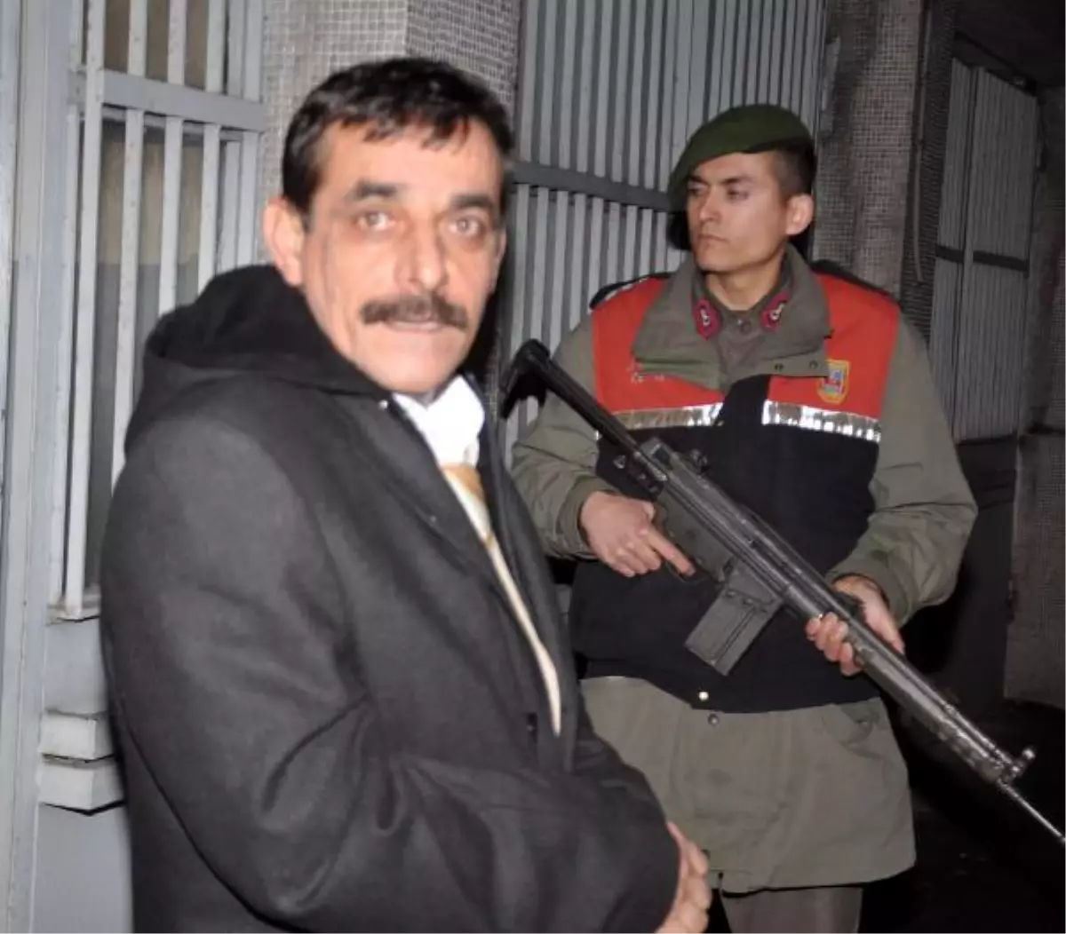 Eşini Bıçaklayarak Yaralayan Sanığa 10 Yıl Hapis