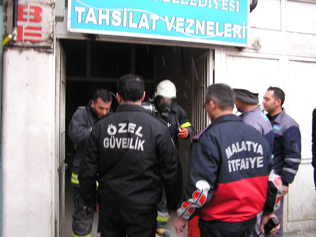 Eski Maski Binasında Yangın Çıktı