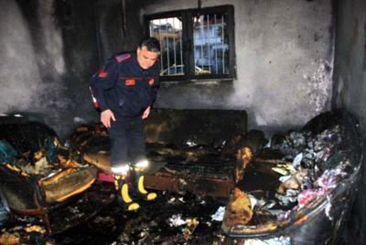 Evini Ateşe Veren Tır Şoförünü İtfaiye Kurtardı