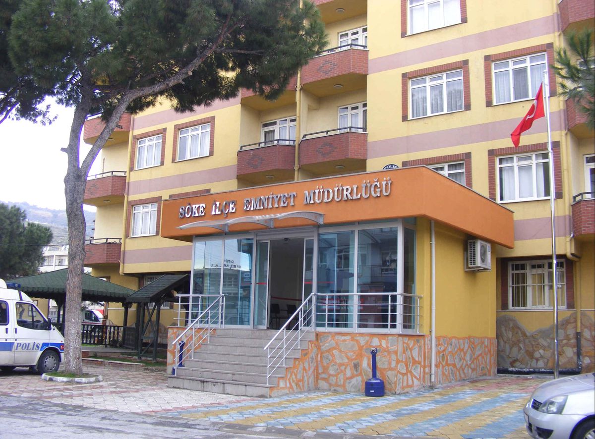 Haklarında Arama Kararı Bulunan 17 Kişi Emniyet Girişinde Yakalandı