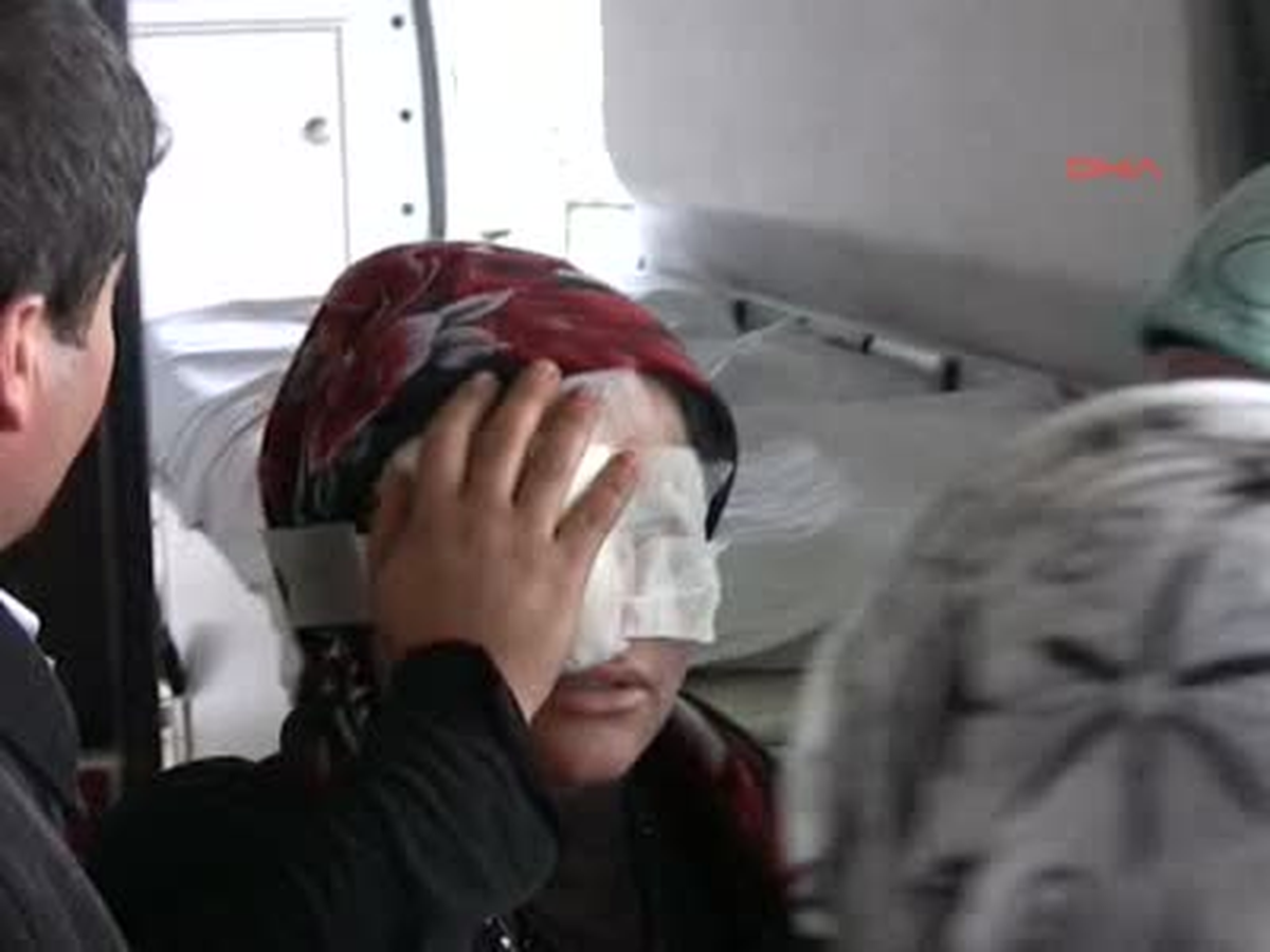 Halı Tezgahı Kör Edecekti Van'ın Muradiye İlçesi'nde Halı Dokuma Tezgahında Çalışan Yasemin...