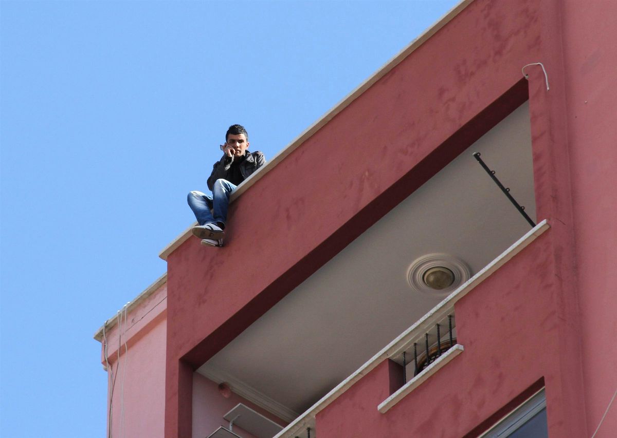 \'Hasret\'e Hasret Kaldı, İntihara Kalkıştı