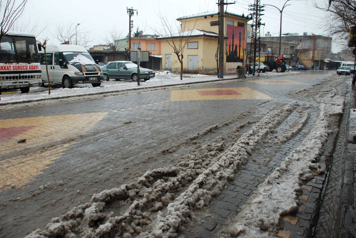 Kahta\'da Kar Yüzünü Yeniden Gösterdi