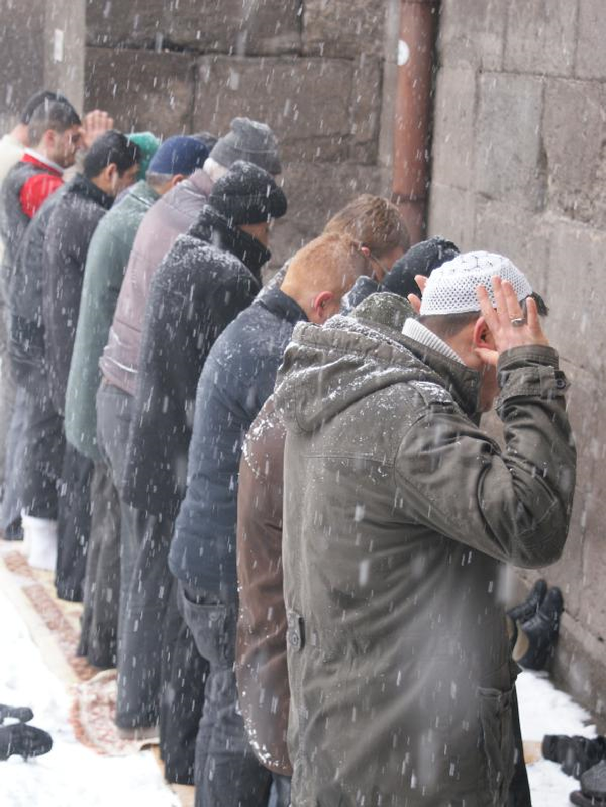 Kar Altında Namaz