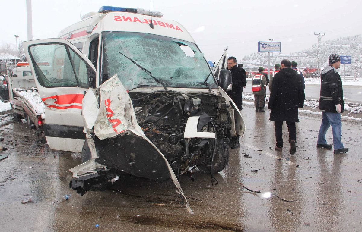 Karabük\'te Trafik Kazaları: 14 Yaralı