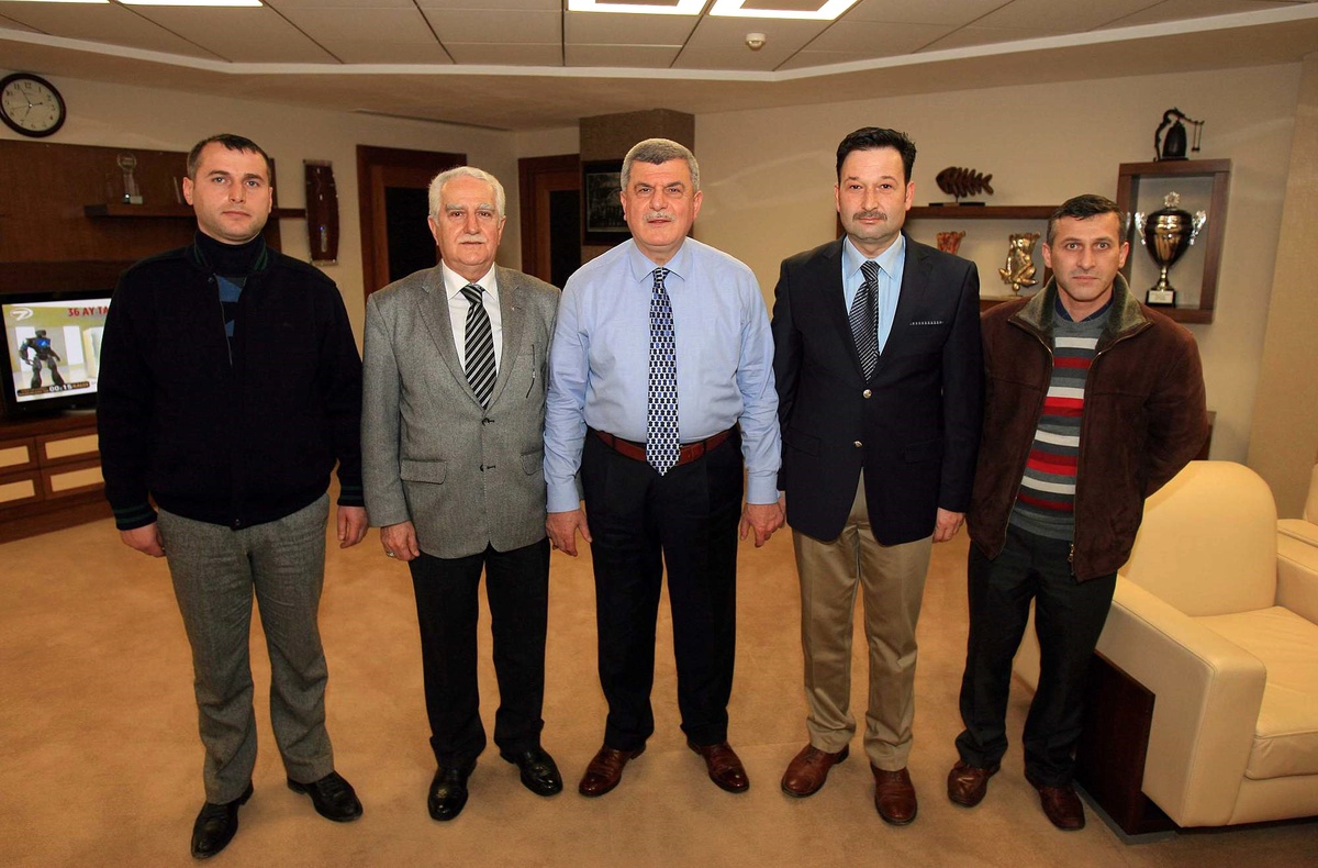 Karaosmanoğlu, Gününü Ziyaretçilerine Ayırdı
