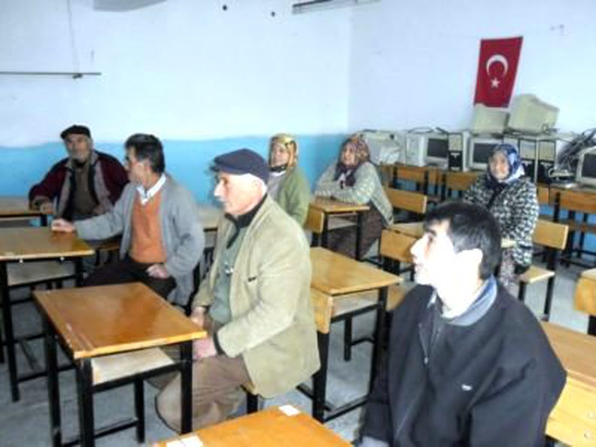Kaymakam Nalbant Cehaletle Savaşıyor
