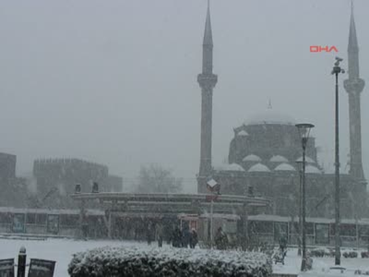 Kayseri\'de Kar Göz Açtırmıyor