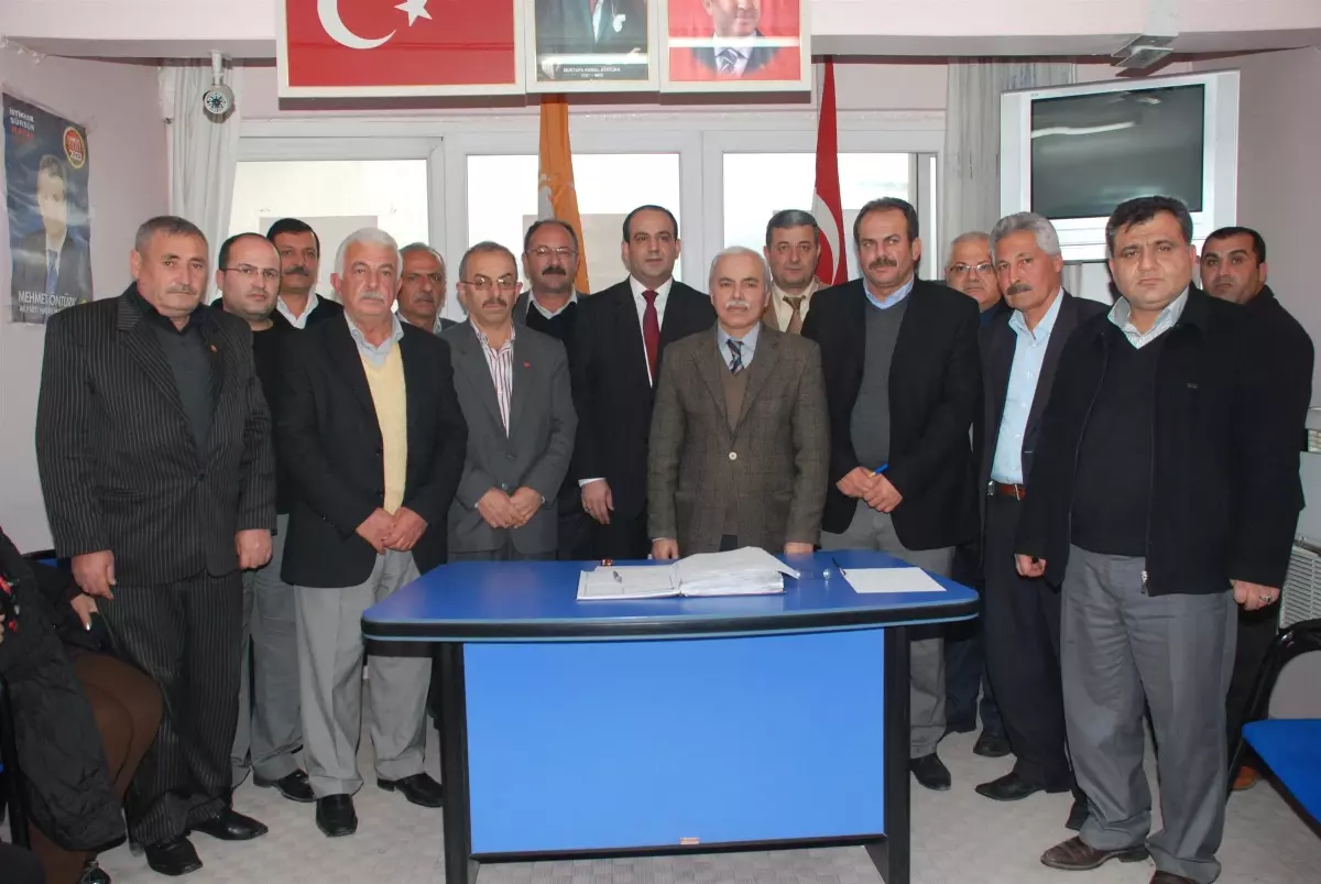 MHP'den İstifa Eden Belediye Başkan AK Parti'ye Katıldı