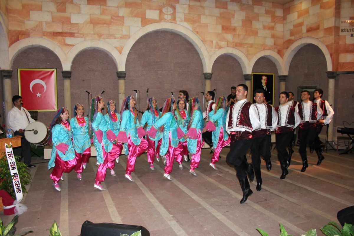 Nevşehir\'de Halk Oyunları ve Thm Koro Kursu