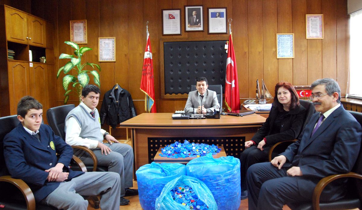 Öğrencilerden Mavi Kapak Kampanyasına Destek