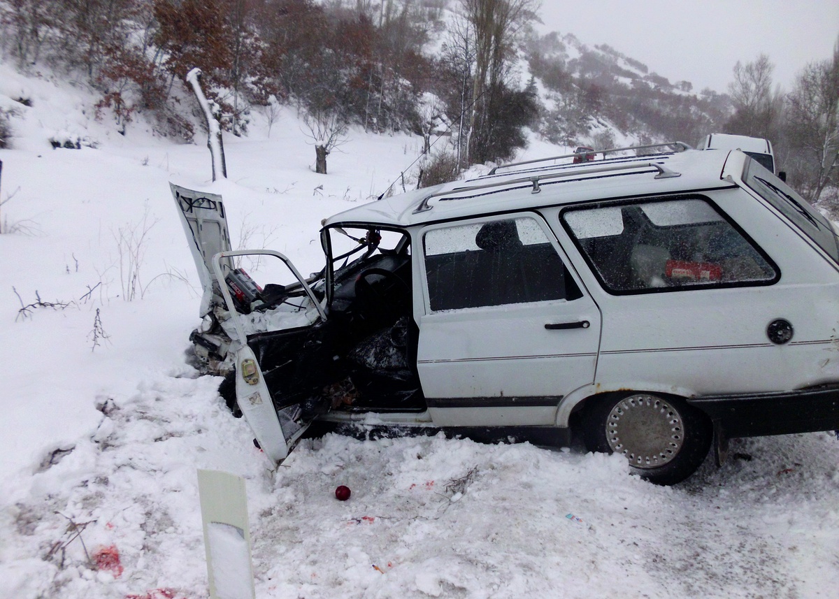 Otomobil Yolcu Minibüsü ile Çarpıştı: 1 Yaralı