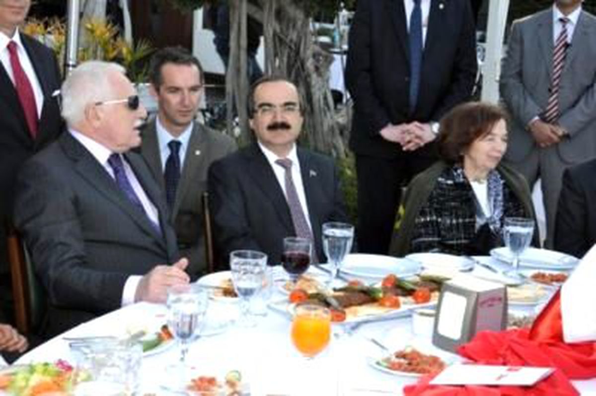Rakı Kebap Keyfi Yaptı, Cami Gezdi