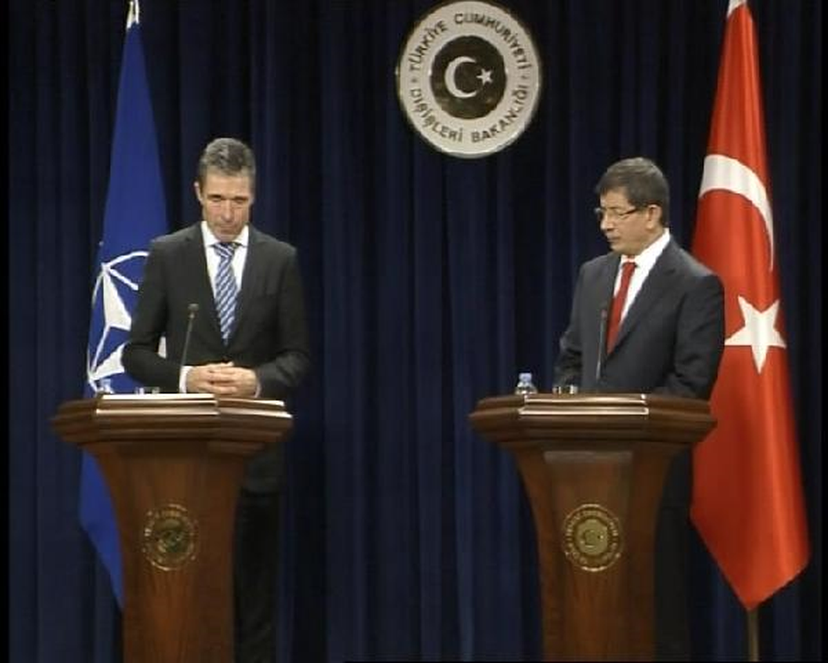 Rasmussen ve Davutoğlu, Ortak Basın Toplantısı Düzenledi