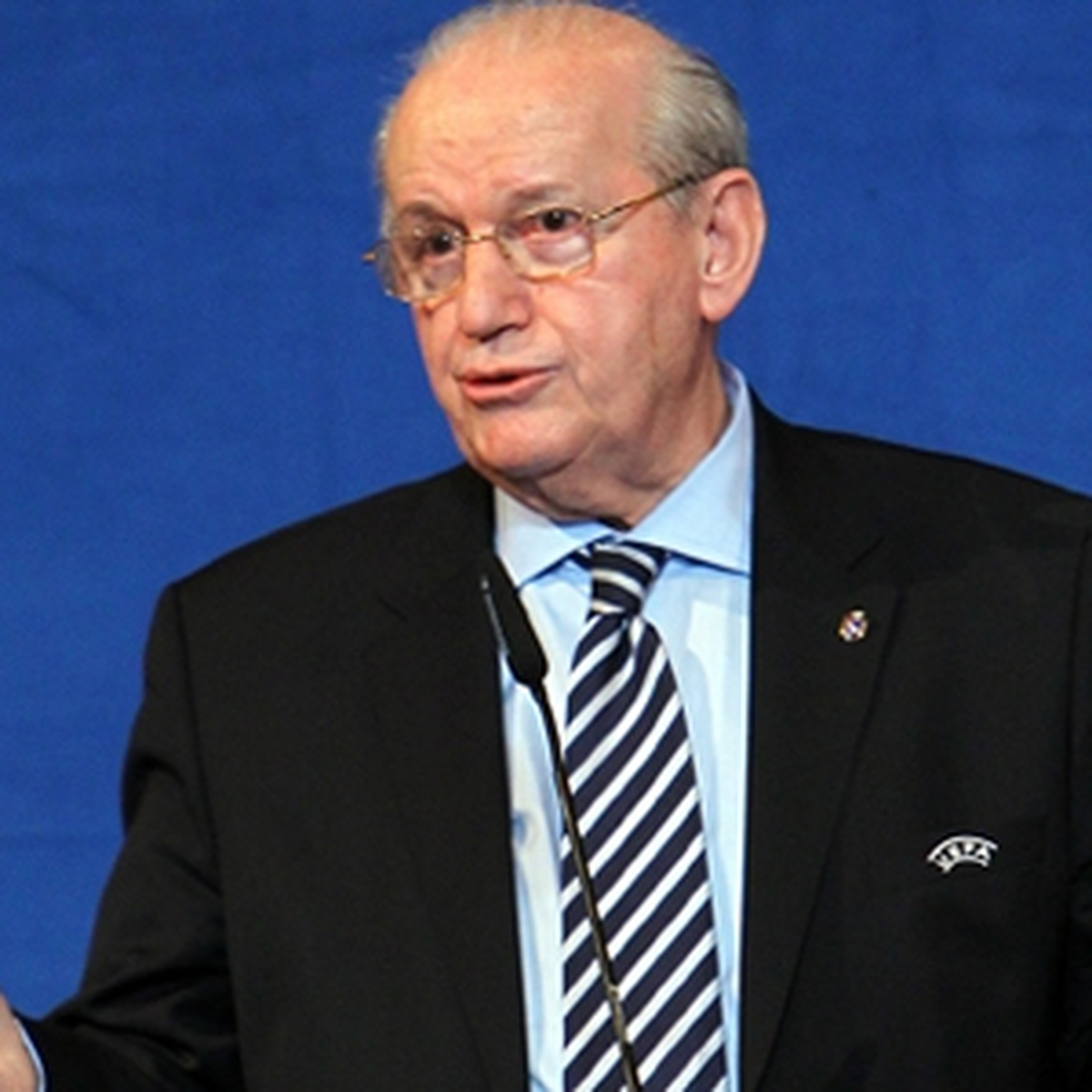 Şenes Erzik Aday Değil