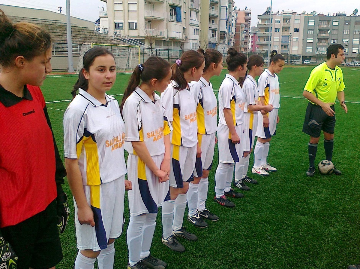 Taytan İlköğretim Okulu Kız Futbol Takımı İl Şampiyonu Oldu