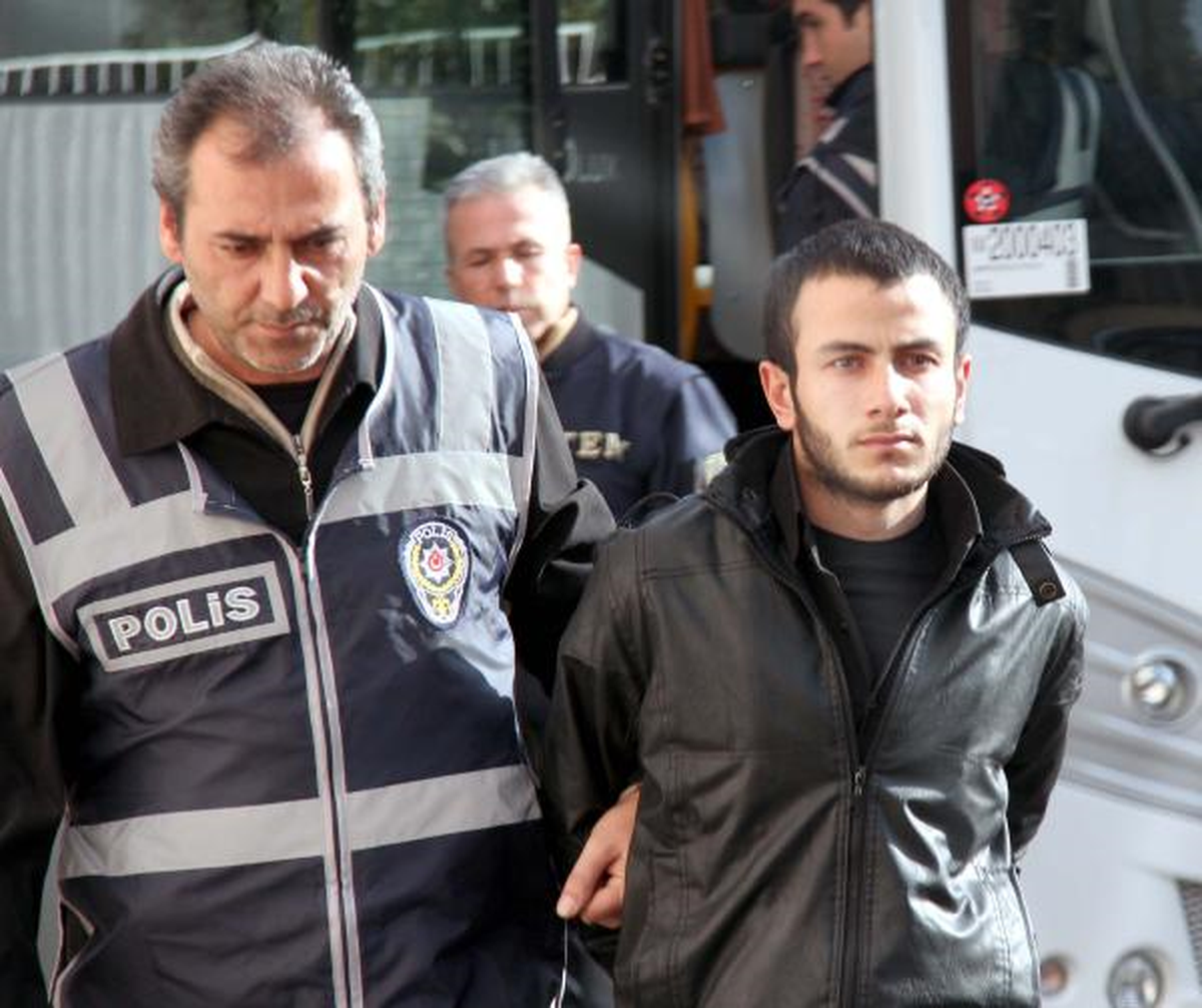 Terörist Cenazesinde Gözaltına Alınanlar Adliyeye Getirildi