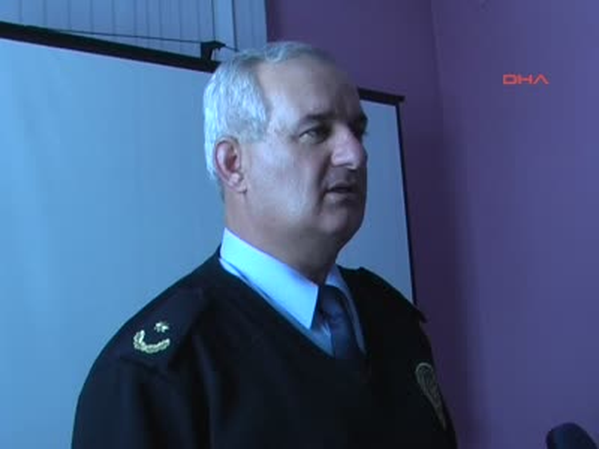 Trafik Polislerinden Zincir ve Lastik Kontrolü