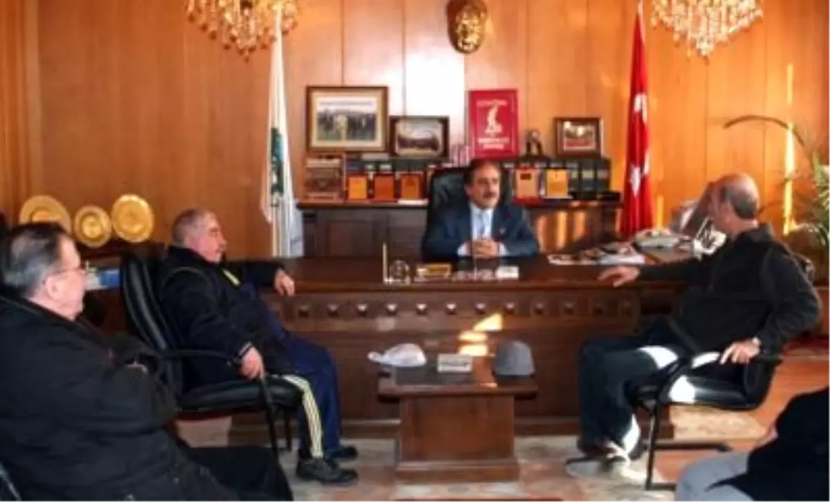 Ünlü Oyunculardan Başkan Civelek'e Ziyaret