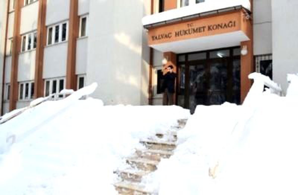 Yalvaç'ta Okullara Kar Tatili (2)