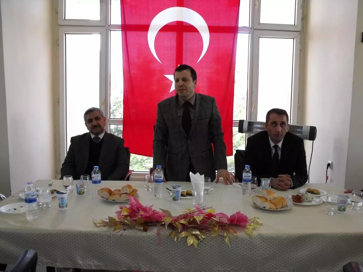 Yavuzeli\'nde Göreve Başlayan Öğretmenlere Yemek Verildi