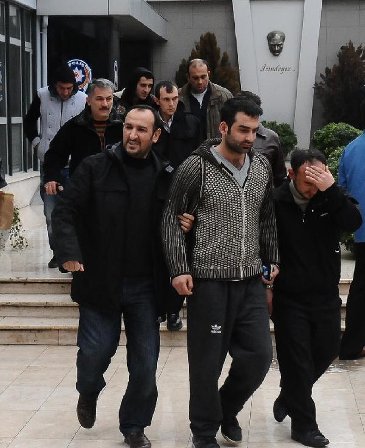 16 Yaşındaki Kız ile İlişkiye Giren 6 Şüpheliden 4\'ü Tutuklandı
