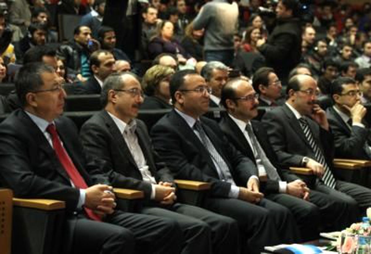2 Bozdağ ve Dinçer "Uluslararası Öğrenci Buluşması"Na Katıldı