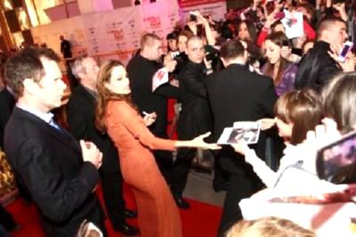 Angelina Jolie, 'Kan ve Bal Ülkesinde' Filminin Galasına Katıldı