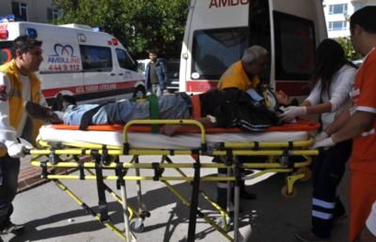 İki Otomobil ve Tır Çarpıştı: 1 Yaralı
