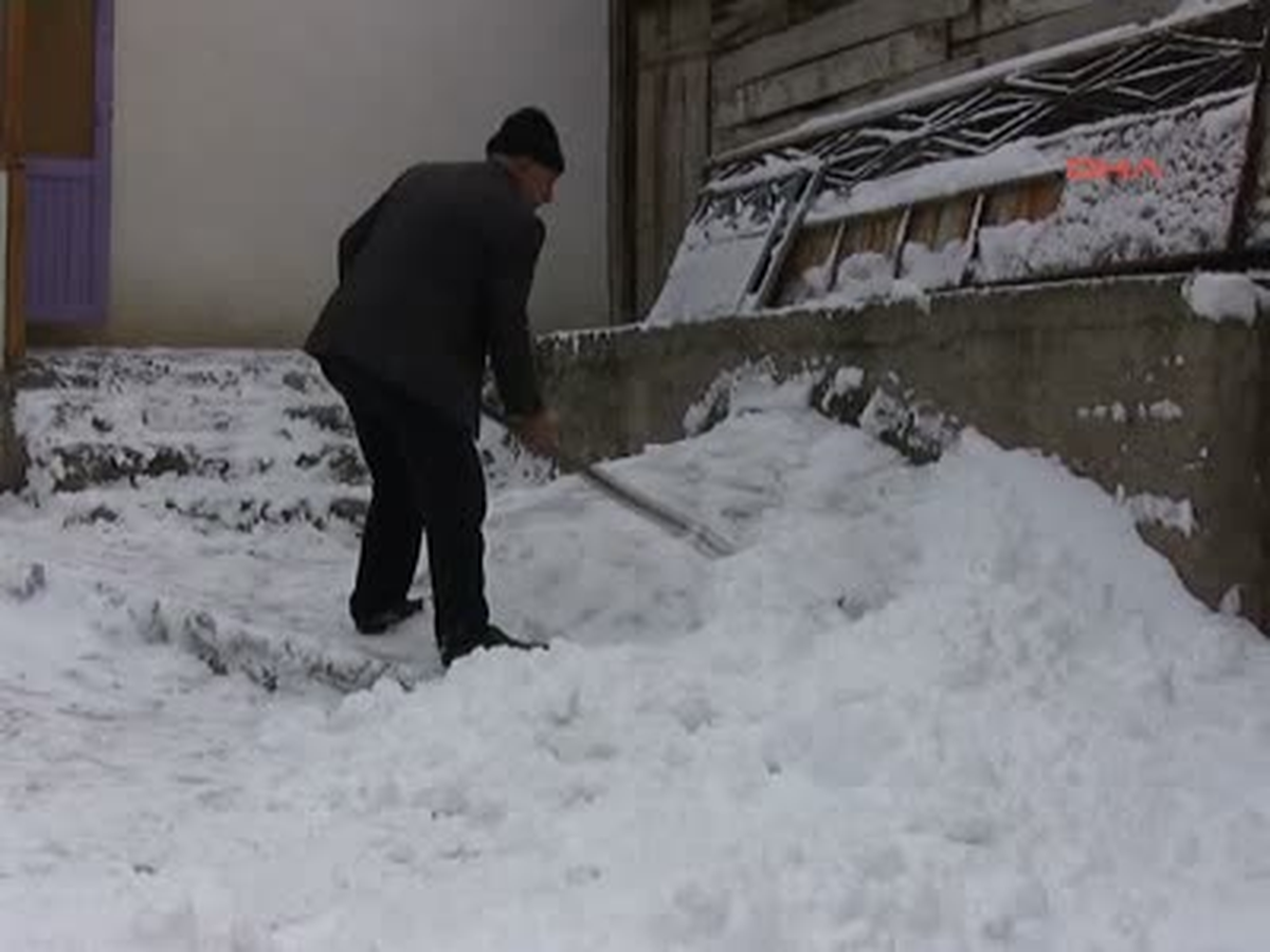Kar Gümüşhane ve Bayburt\'ta Yolları Kapattı