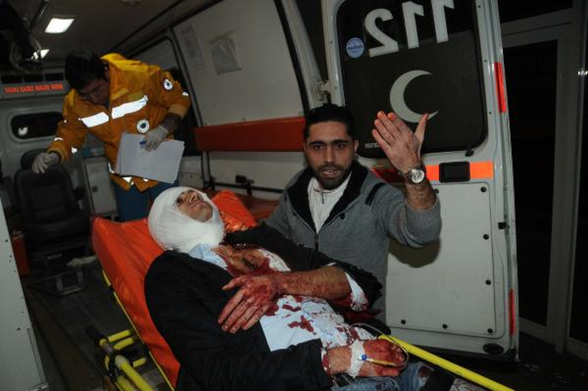 İki Arkadaş Bar Çıkışında Bıçaklandı