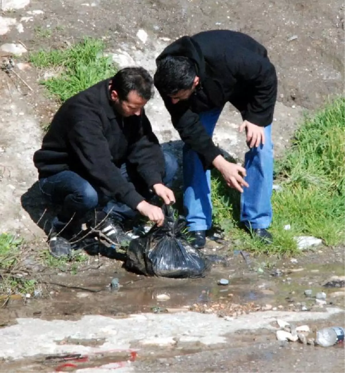 İskenderun'da 500 Gram Tnt ve 5 El Bombası Bulundu